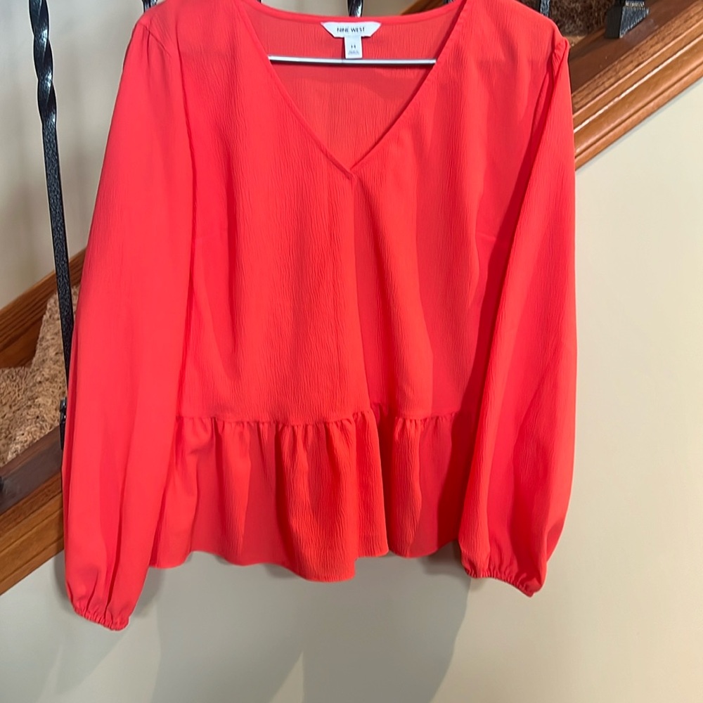 Size medium, coral blouse in a V-neck with peplum design from nine west